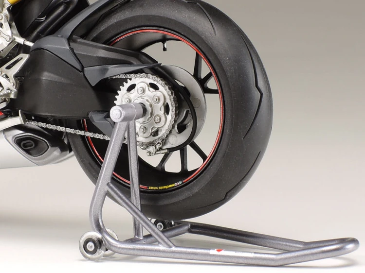 Ducati 1199 Panigale S Tricolore 14132 Tamiya