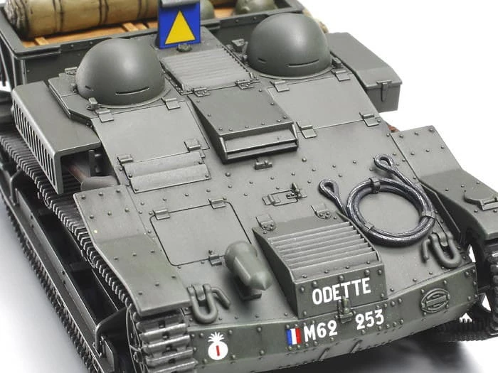 Ciągnik artyleryjski Renault UE z przyczepką 35284 Tamiya