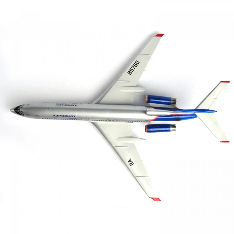 Samolot Tupolew Tu-154M 7004 Zvezda