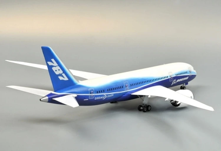 Samolot Boeing 787-8 Dreamliner 7008 Zvezda