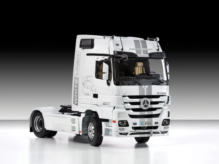Mercedes Benz Actros MP3 3884 Italeri