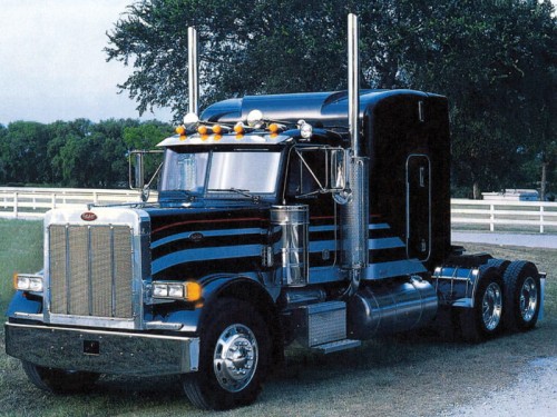 Peterbilt Classic model 378 Long Hauler 3857 Italeri