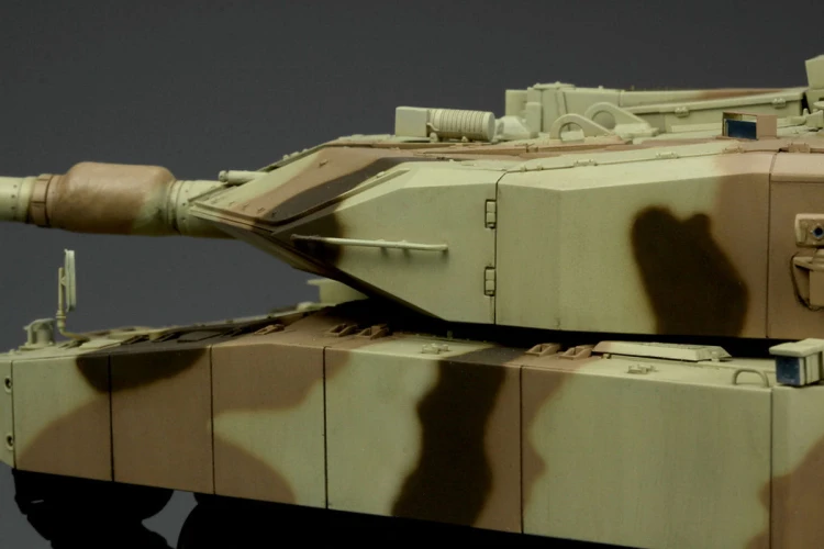 Czołg Leopard 2A7+ TS042 Meng