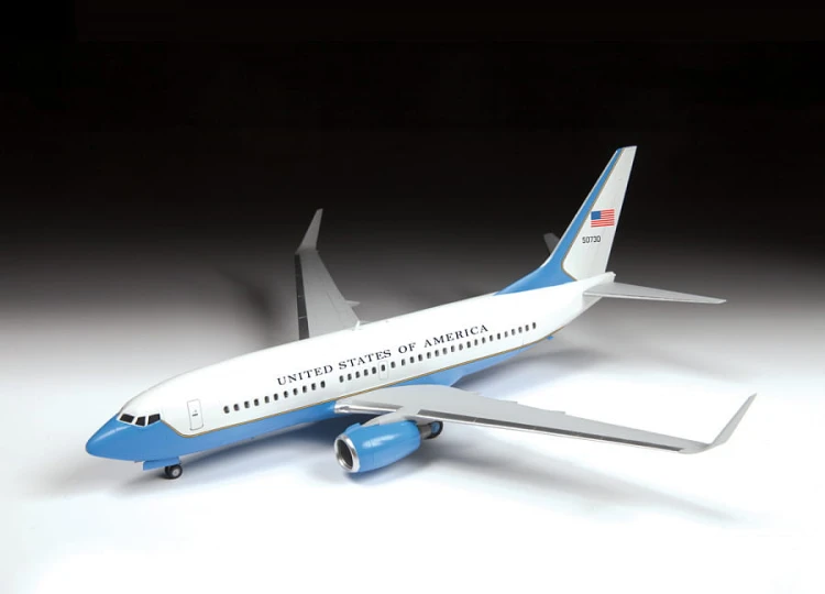 Samolot pasażerski Boeing 737-700/C-40B 7027 Zvezda