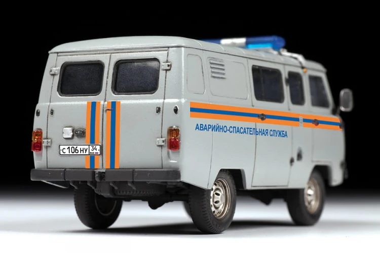 UAZ 3909 pogotowie ratunkowe 43002 Zvezda