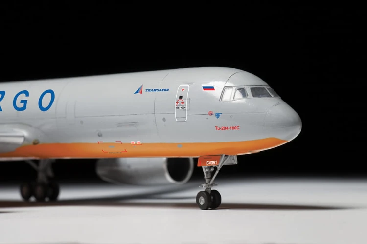 Samolot Tupolew Tu-204-100C 7031 Zvezda