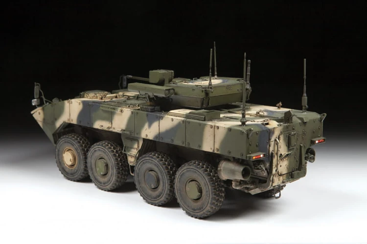 Transporter opancerzony Bumerang 8x8 3696 Zvezda