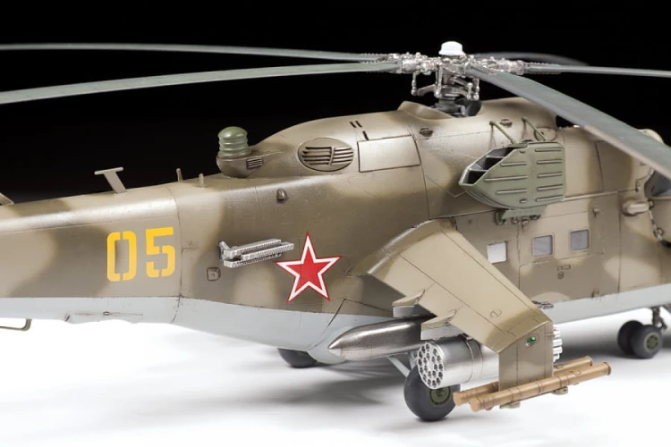 Śmigłowiec Mil Mi-24V/VP 4823 Zvezda