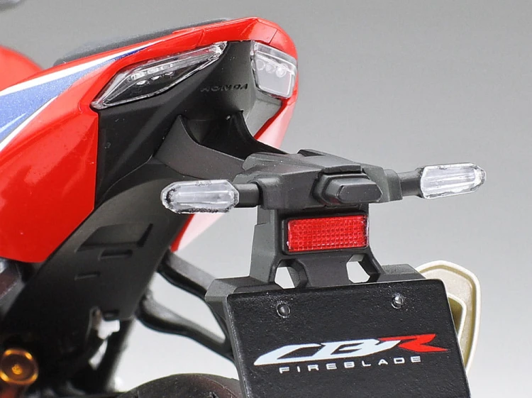 Honda CBR1000RR-R Fireblade SP 14138 Tamiya