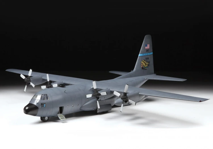 Samolot Lockheed C-130H Hercules 7321 Zvezda