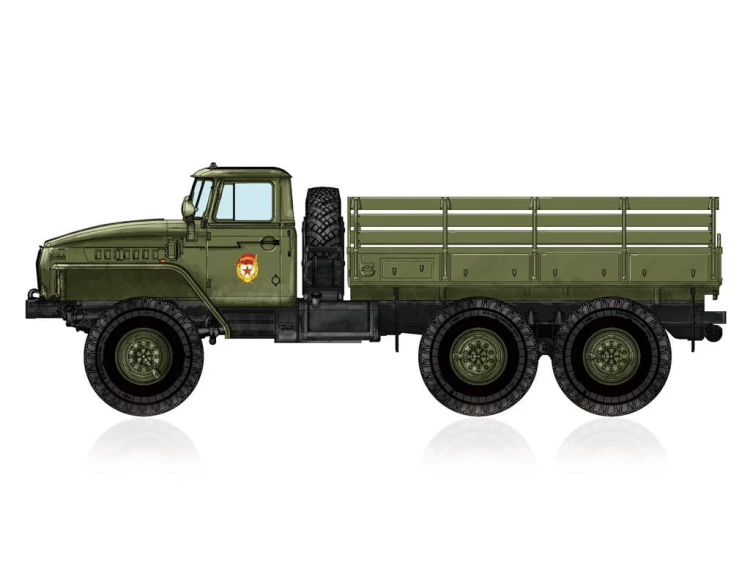 Ciężarówka wojskowa URAL-4320 82930 Hobby Boss