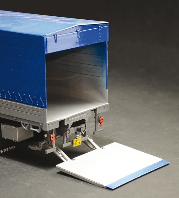 Volvo F16 Globetrotter Canvas 3945 Italeri