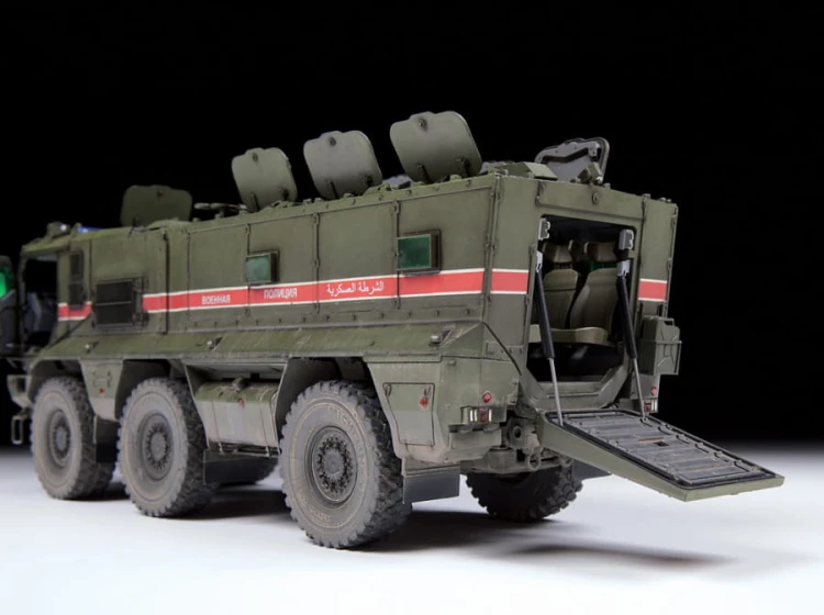 Transporter KamAZ-63968 Typhoon-K 3701 Zvezda