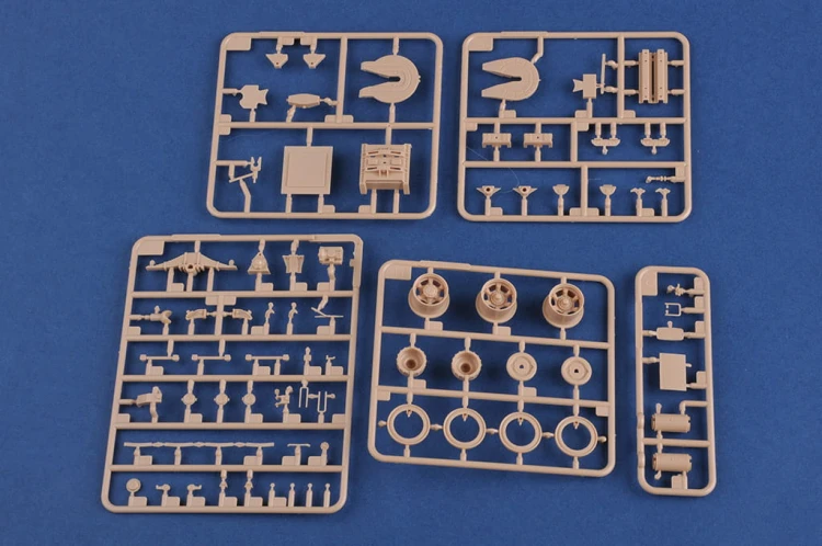 Ciężarówka KrAZ-6446 z MAZ/ChMZAP-5247G 85513 Hobby Boss