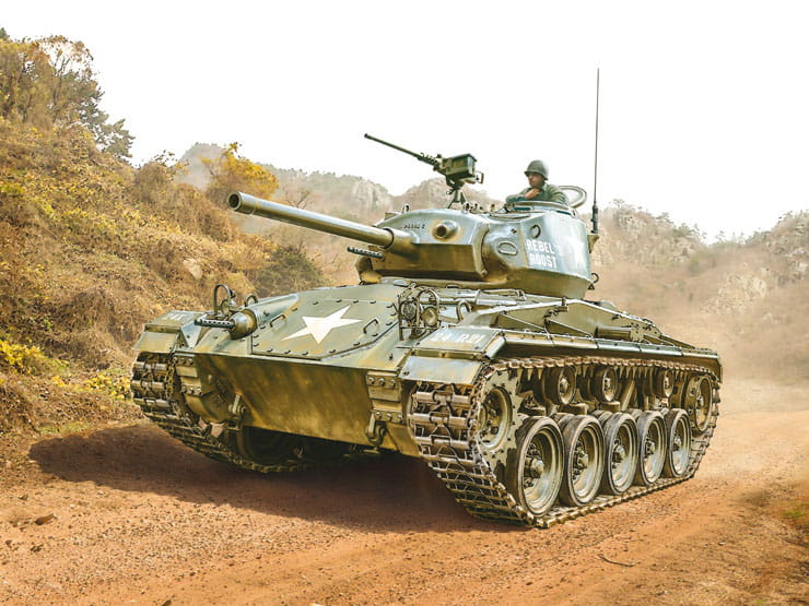 Czołg M24 Chaffee Korean War 6587 Italeri