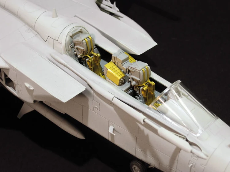 Samolot Panavia Tornado ECR 2517 Italeri