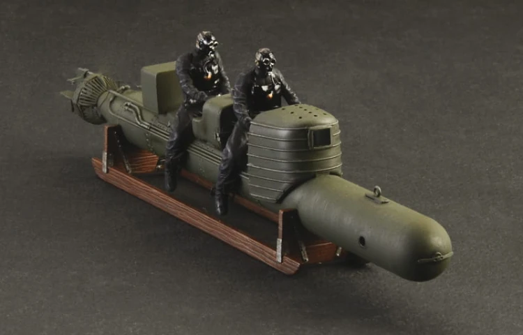Torpeda wolnobieżna S.L.C. Maiale 5621 Italeri