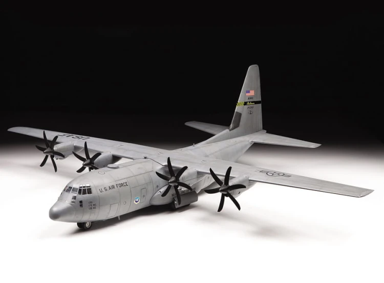 Samolot Lockheed C-130J Super Hercules 7325 Zvezda