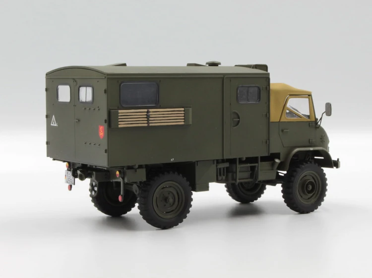 Ciężarówka Unimog S 404 Koffer 35136 ICM