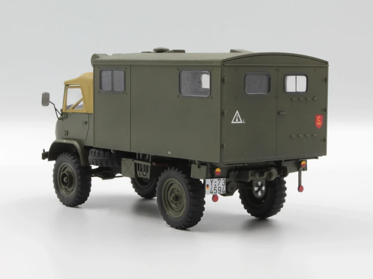 Ciężarówka Unimog S 404 Koffer 35136 ICM