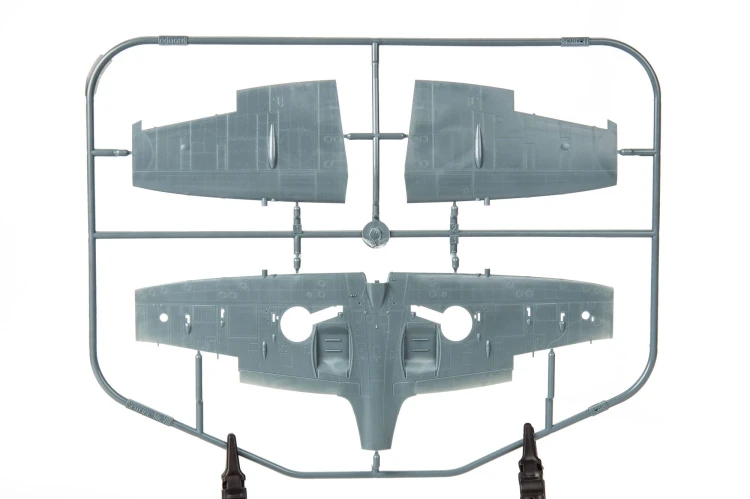 Samolot Supermarine Spitfire Mk.VIII 84154 Eduard