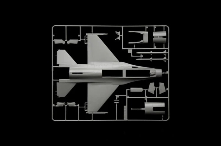 Samolot F-16C Fighting Falcon 2825 Italeri
