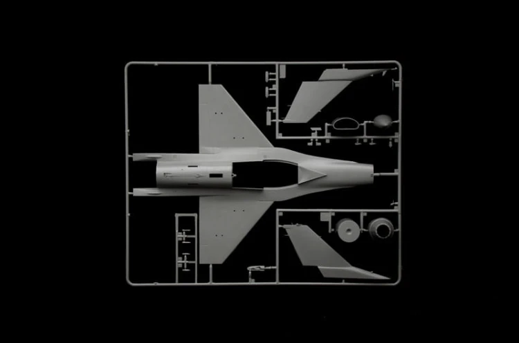 Samolot F-16C Fighting Falcon 2825 Italeri
