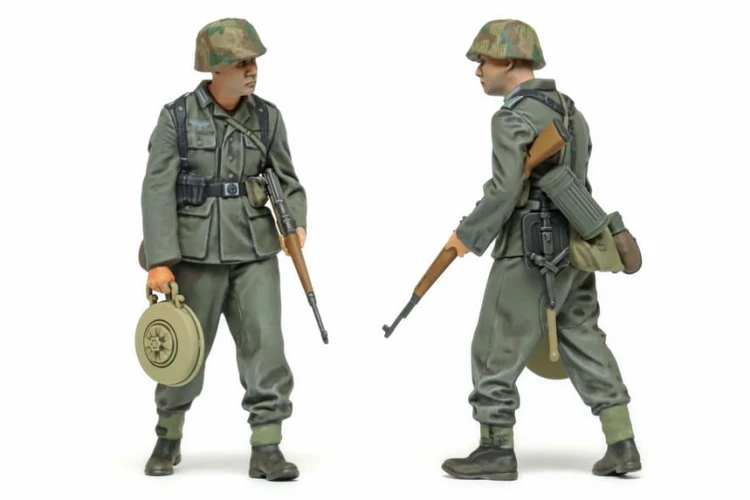 Figurki niemiecka piechota 1943-1945 35382 Tamiya