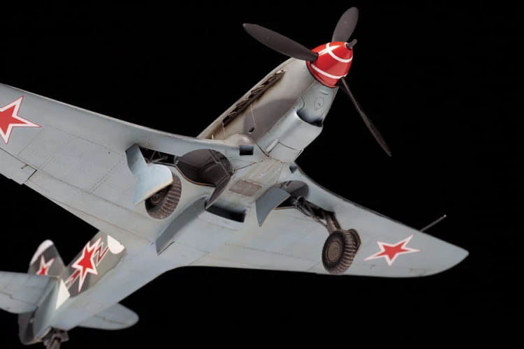 Samolot Yakovlev Yak-9T Jak-9T 4831 Zvezda