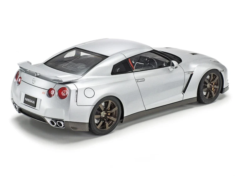 Nissan GT-R 24300 Tamiya