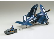Samolot Vought F4U-1D Corsair z holownikiem 61085 Tamiya