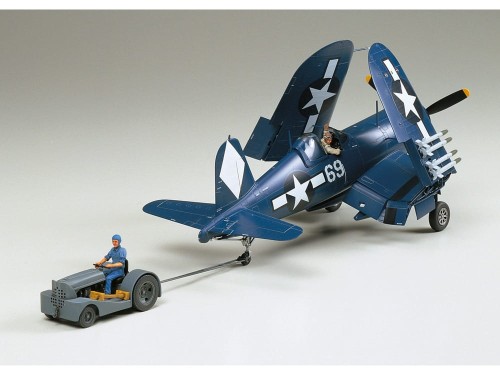 Samolot Vought F4U-1D Corsair z holownikiem 61085 Tamiya