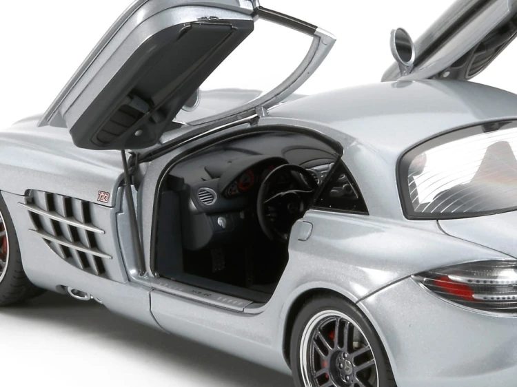 Mercedes Benz SLR McLaren 24317 Tamiya