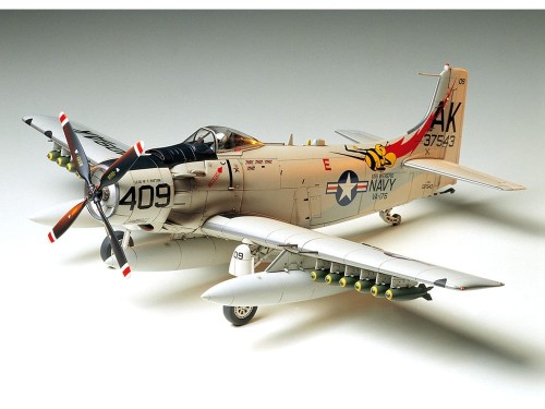 Samolot Douglas A-1H Skyraider 61058 Tamiya