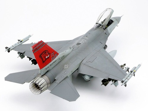 Samolot Lockheed F-16C Fighting Falcon 61101 Tamiya