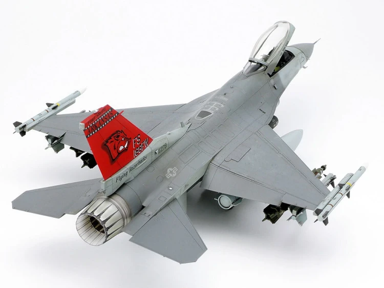 Samolot Lockheed F-16C Fighting Falcon 61101 Tamiya