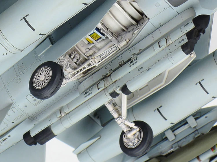 Samolot Lockheed F-16C Fighting Falcon 61101 Tamiya