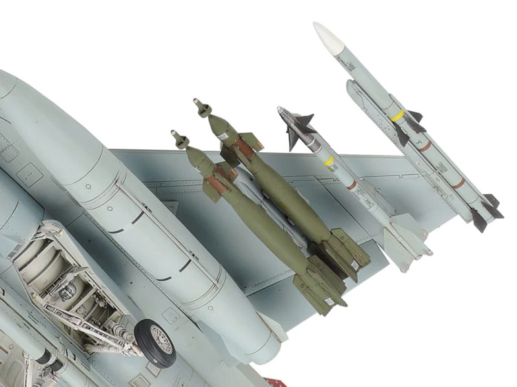 Samolot Lockheed F-16C Fighting Falcon 61101 Tamiya