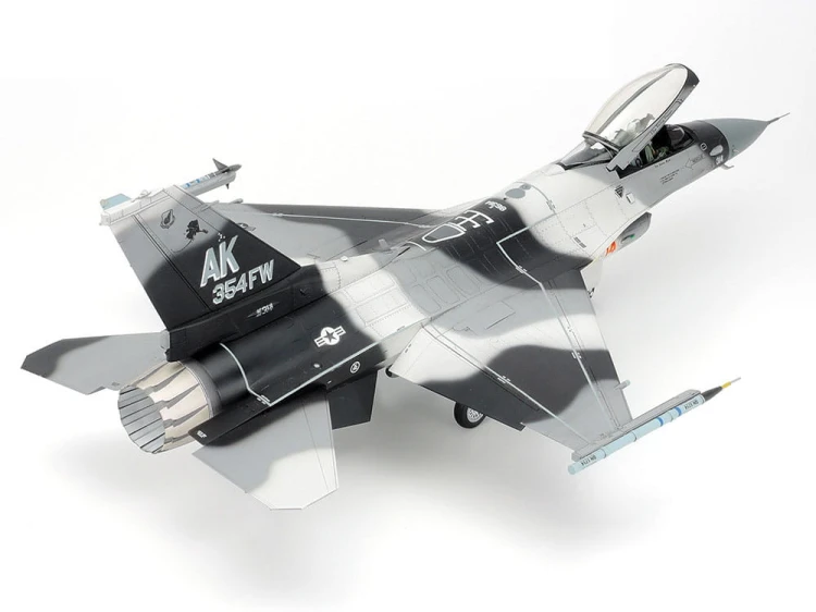 Samolot Lockheed F-16C/N Aggressor 61106 Tamiya