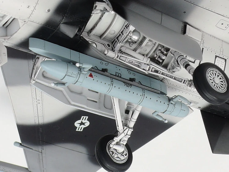 Samolot Lockheed F-16C/N Aggressor 61106 Tamiya