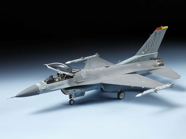 Samolot Lockheed F-16CJ Fighting Falcon 60786 Tamiya
