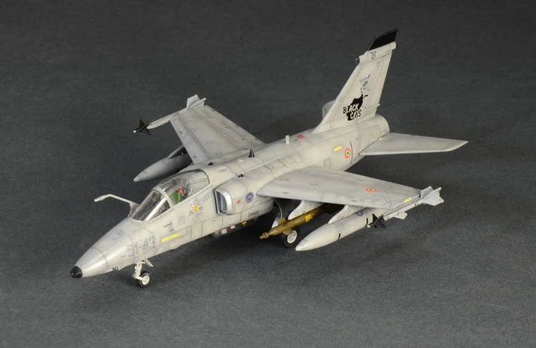 Samolot AMX International AMX Ghibli 1460 Italeri