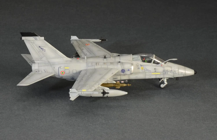 Samolot AMX International AMX Ghibli 1460 Italeri