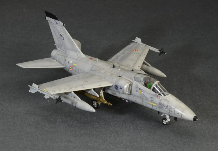 Samolot AMX International AMX Ghibli 1460 Italeri