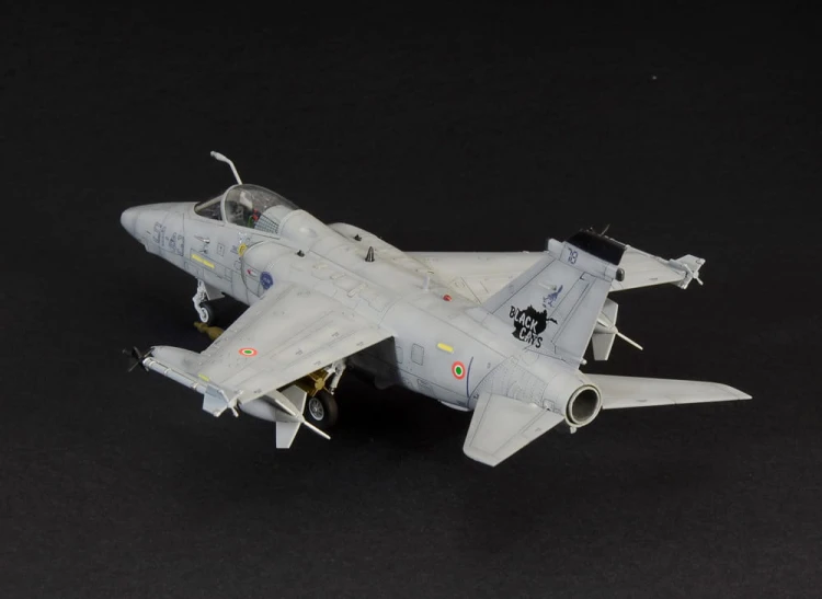 Samolot AMX International AMX Ghibli 1460 Italeri