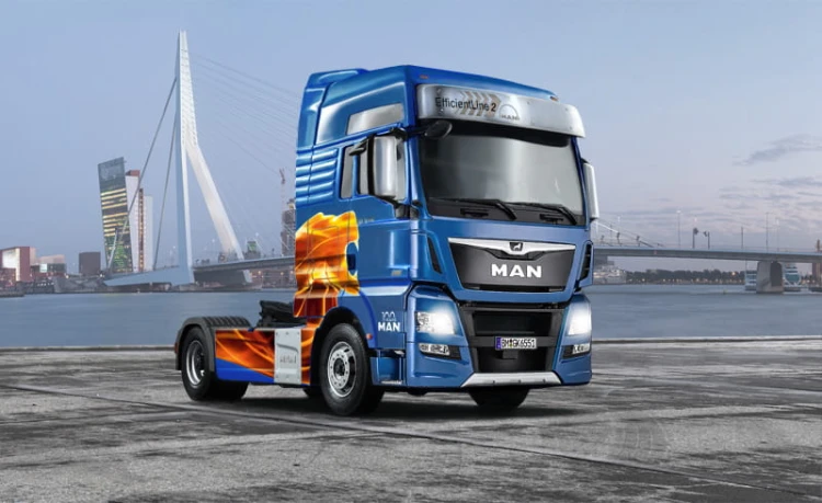 MAN TGX XXL D38 3916 Italeri