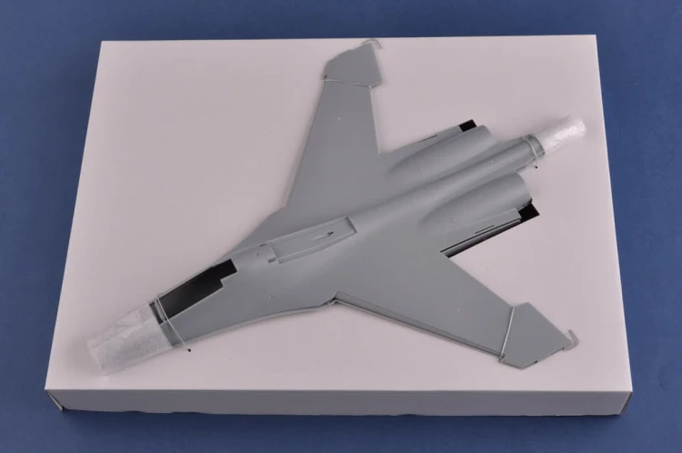 Samolot Sukhoi Su-27UB Flanker C 81713 Hobby Boss