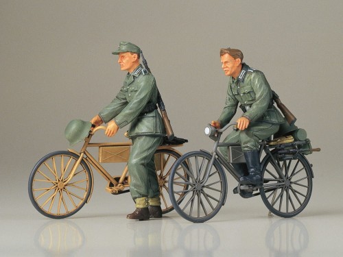 Figurki niemieccy żołnierze na rowerach 35240 Tamiya