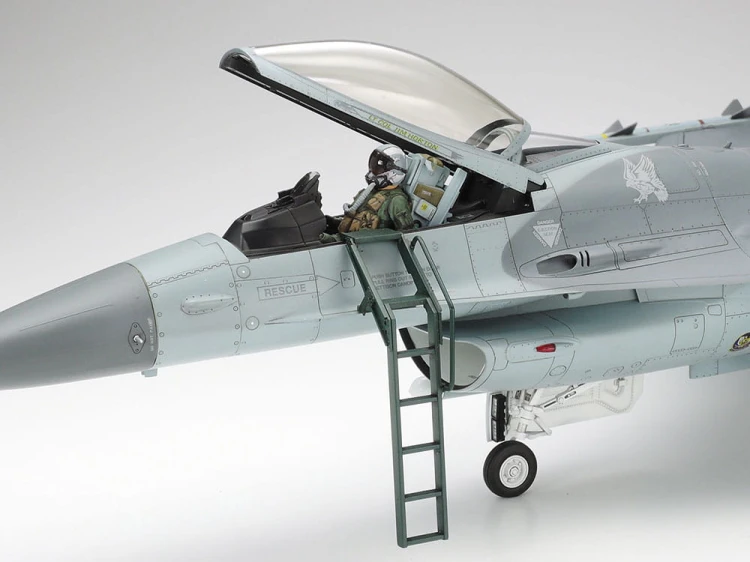 Samolot Lockheed F-16CJ Fighting Falcon 60315 Tamiya