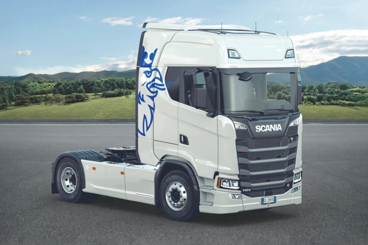 Scania 770S V8 White Cab 3965 Italeri